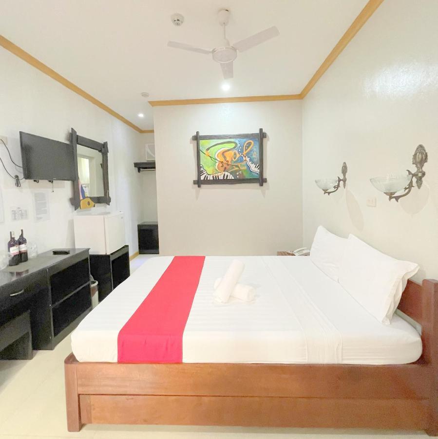 Reddoorz At New Casamila Hotel Palawan Puerto Princesa Exterior foto